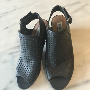 Steve Madden Black sandals